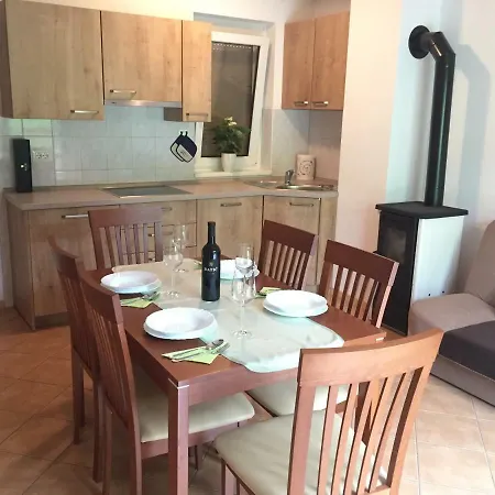 Apartma Ana Dreznica Διαμέρισμα *